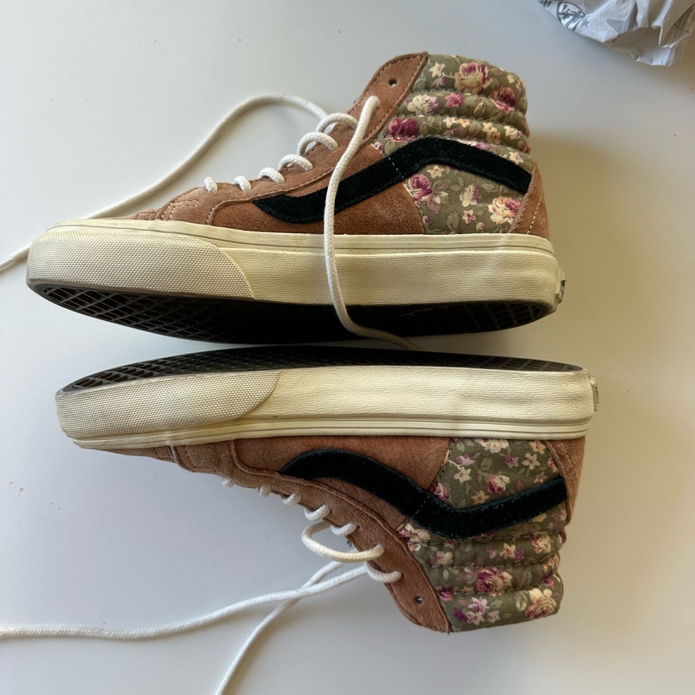 Sk8-Hi Cali Collection- Suede/Floral - Picture 6 of 8